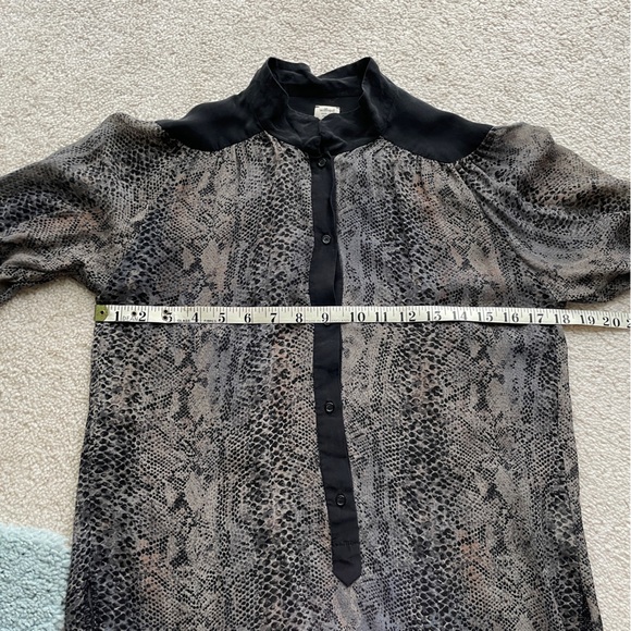 Wilfred Aritzia Snake Skin 100% Silk Blouse size XS - Picture 5 of 8
